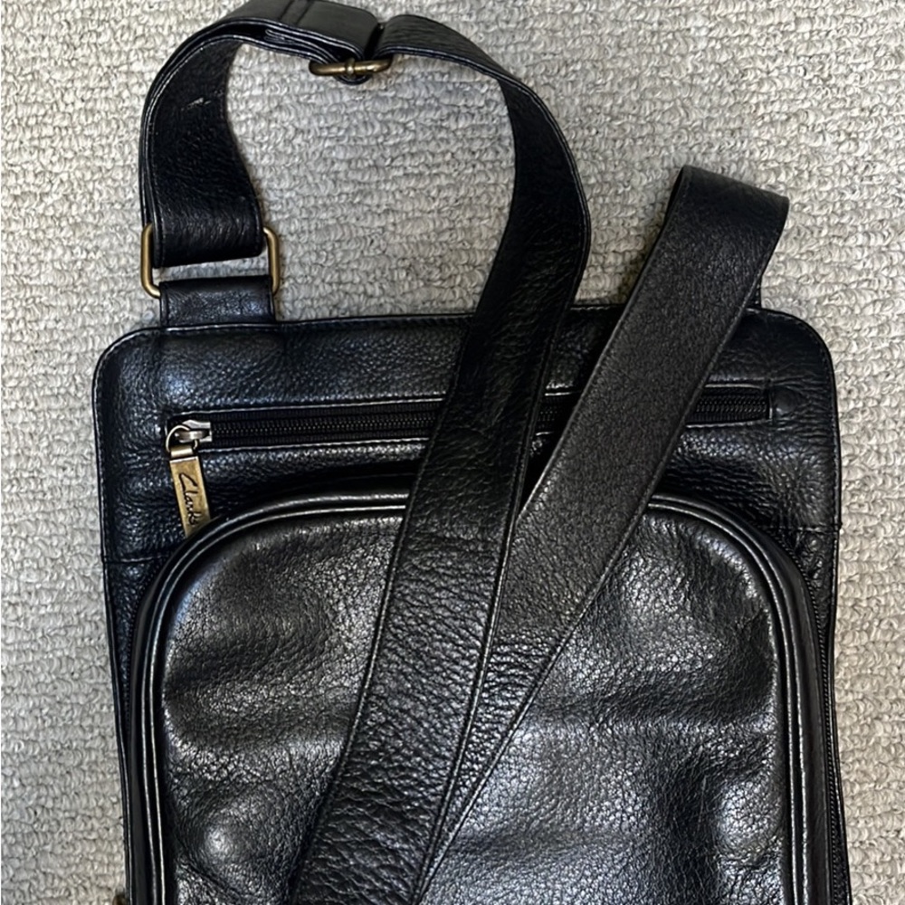 EUC Clarks Crossbody bag